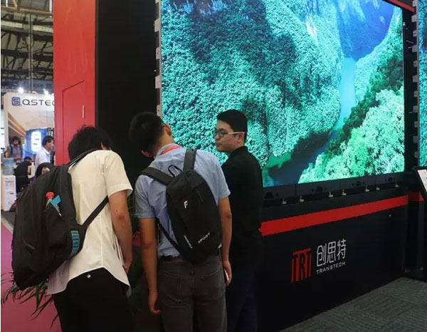 打破传统户外显示应用格局 创思特创行业最小点间距户外灯条屏