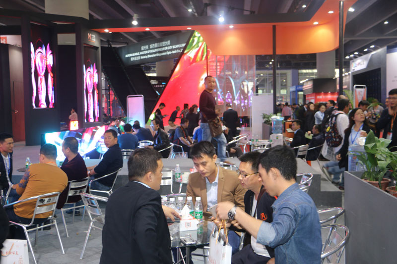 华夏光彩创业界小间距性价比最高产品 南昌生产基地即将正式投产