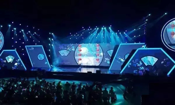 全息投影真的威胁到LED显示屏了吗？相争不如相合
