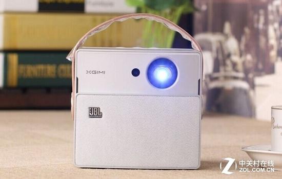 2017投影市场蓬勃 激光与LED谁主沉浮？