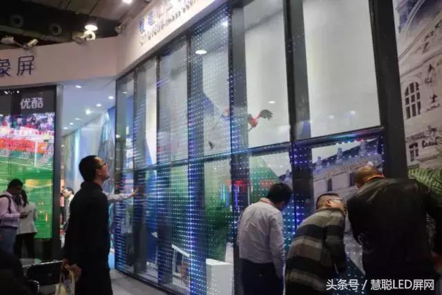 LED显示屏企业这是要准备与“玻璃”杠上了? LED显示屏企业这是要准备与“玻璃”杠上了?