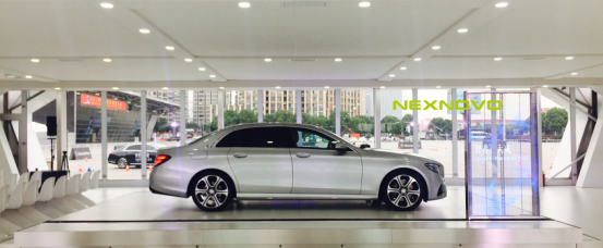 奔驰与晶泓LED透明屏的相遇 科技精品撞出创意的火花 奔驰与晶泓LED透明屏的相遇 科技精品撞出创意的火花