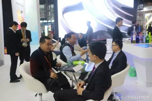 强力巨彩：在国内展会特设外贸展位 哪来的自信又来搞事情？