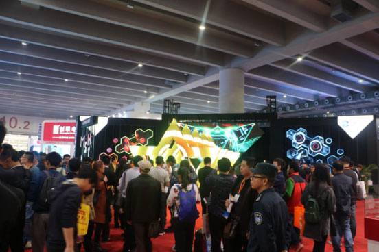 明兴光：异形与常规屏组合创意显示 引领下一个行业新潮