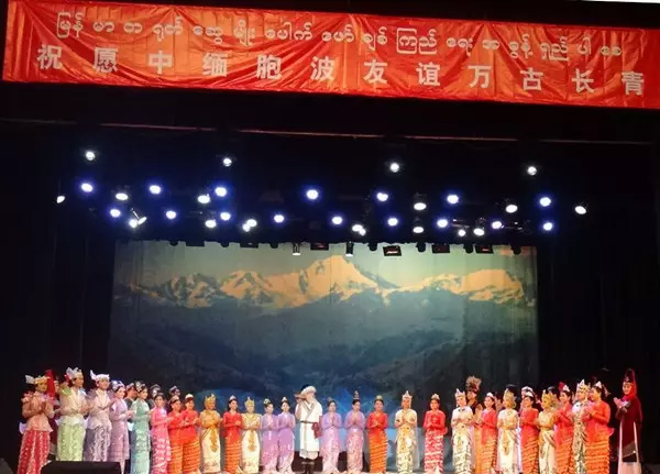 国家副主席李源潮都对外援助LED显示屏了