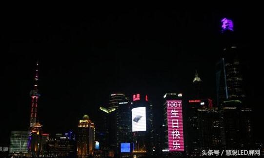 粉丝承包LED显示大屏为明星庆生狂掷千万 大写的壕！