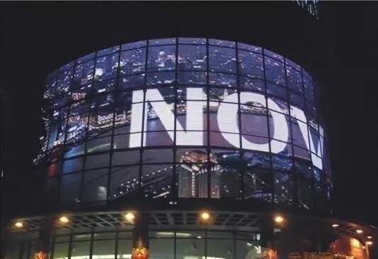 面对眼花缭乱LED透明屏厂家，该如何选择呢？