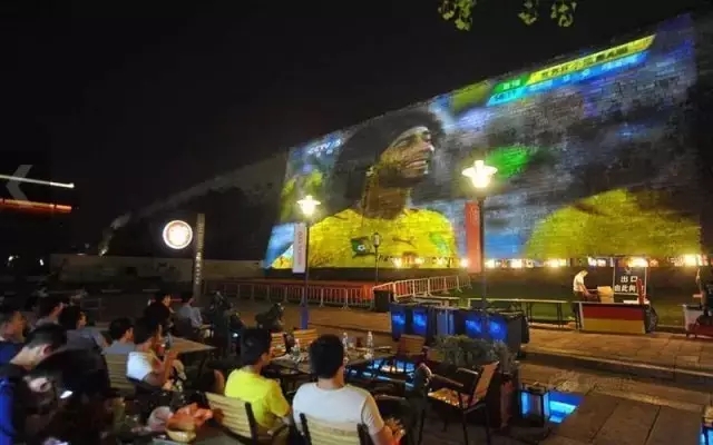 技术更新 户外LED大屏开玩直播真人秀！