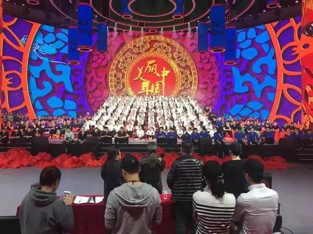 2017鸡年春晚主持阵容确定 创新LED显示大屏配VR直播科技感爆棚 2017鸡年春晚主持阵容确定 创新LED显示大屏配VR直播科技感爆棚