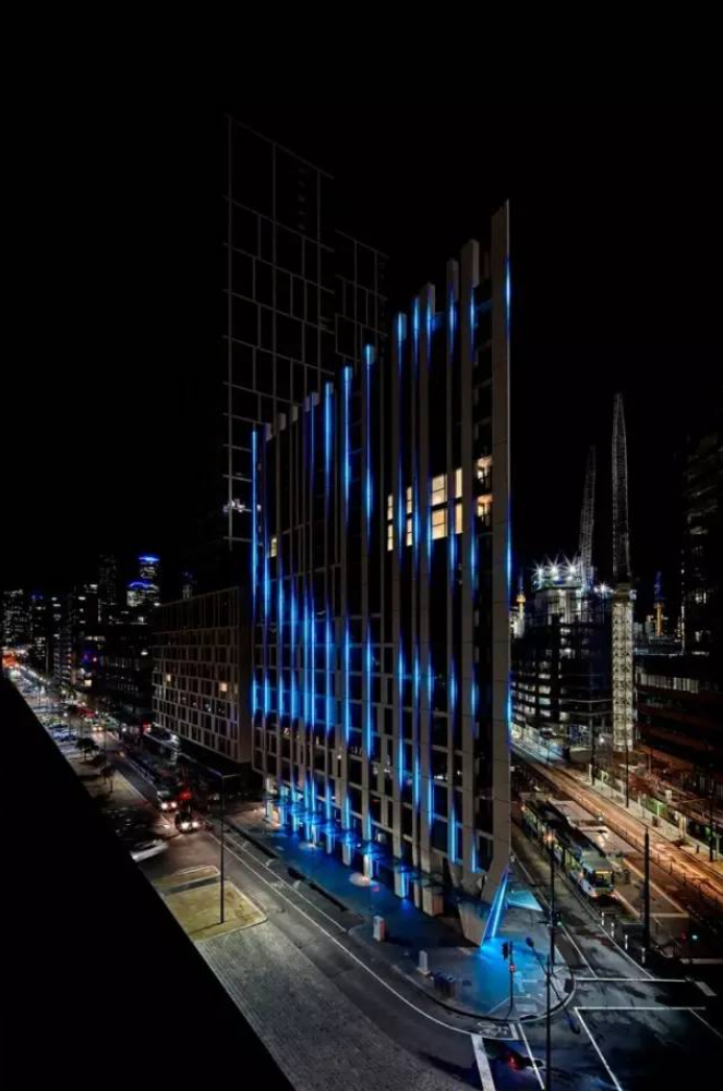 号称南半球最大的楼宇外立面照明 能实时显示天气