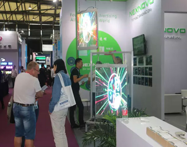 为显示革新产品让世界更透明 晶泓科技透明LED显示屏打造百变应用