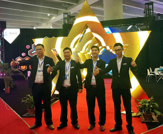 明兴光：异形与常规屏组合创意显示 引领下一个行业新潮