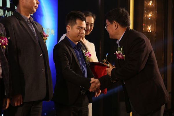 热烈庆祝LED显示屏制造厂家鑫彩晨科技被评选为业内十佳企业 热烈庆祝LED显示屏制造厂家鑫彩晨科技被评选为业内十佳企业