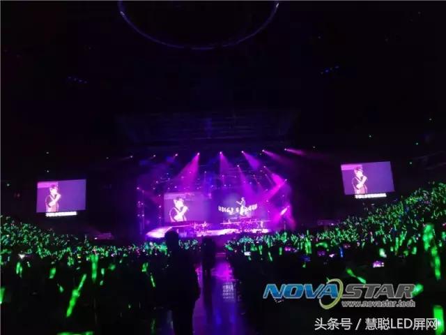 再一次被张学友演唱会舞美惊呆了!360度LED四面舞台极致震撼! 再一次被张学友演唱会舞美惊呆了!360度LED四面舞台极致震撼!