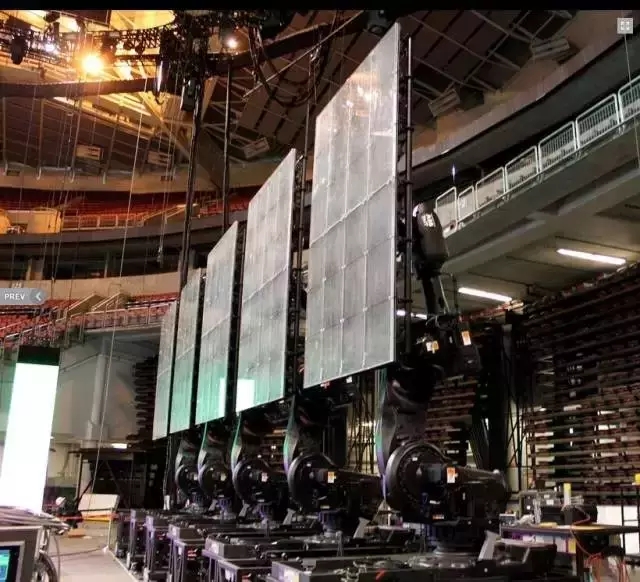 固定不“动”容易“玩不转” LED机械臂让舞台更酷炫 固定不“动”容易“玩不转” LED机械臂让舞台更酷炫