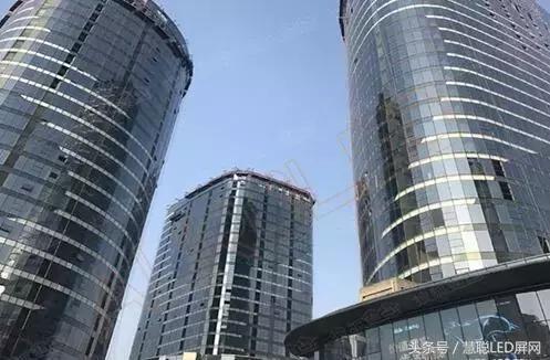 LED透明屏大步迈进商显市场!有雄起之势也有难言之隐? LED透明屏大步迈进商显市场!有雄起之势也有难言之隐?