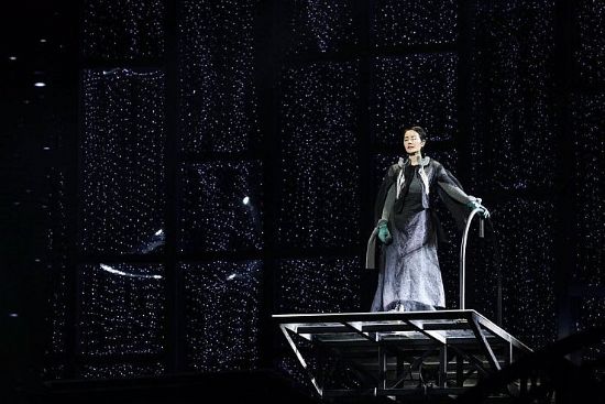 王菲演唱会：吐槽完门票、唱功再来个VR直播