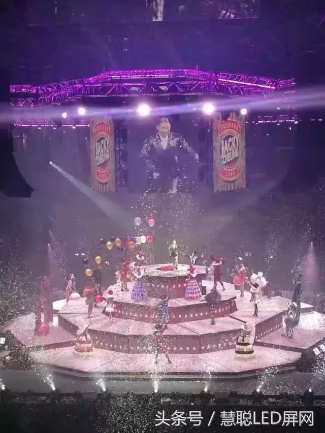 再一次被张学友演唱会舞美惊呆了!360度LED四面舞台极致震撼! 再一次被张学友演唱会舞美惊呆了!360度LED四面舞台极致震撼!