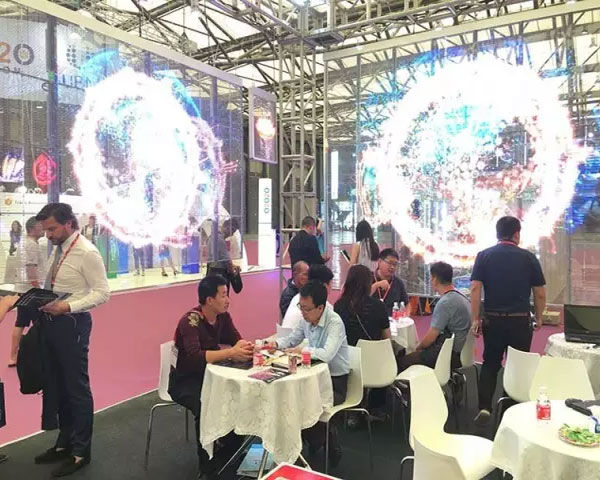 壹品光电LED智慧透明屏租赁系列 引领行业租赁潮流