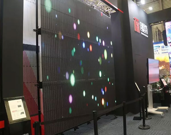 打破传统户外显示应用格局 创思特创行业最小点间距户外灯条屏