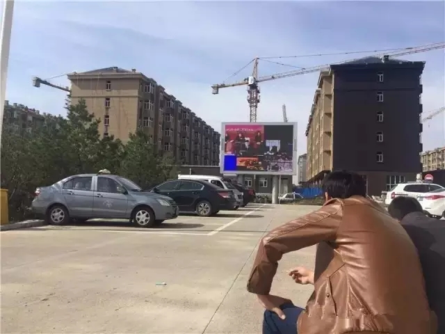 技术更新 户外LED大屏开玩直播真人秀！