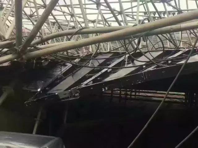 请长点心吧！又一个事故：四川广元旺苍红叶节LED舞台屏坍塌！