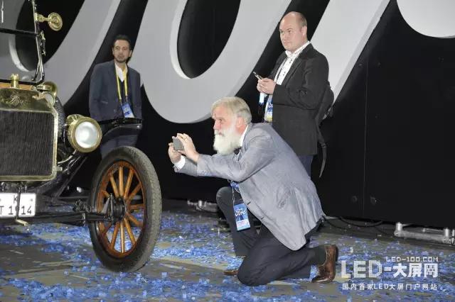 5992704个LED屏幕打造的发布会 惊艳了 5992704个LED屏幕打造的发布会 惊艳了