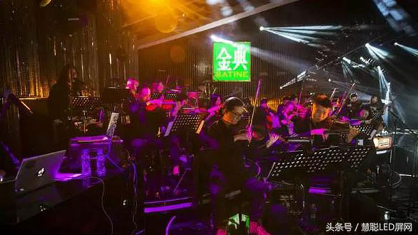 《我是歌手》第五季舞台搭建现场曝光 一场高端华丽音乐旅行即将开启！