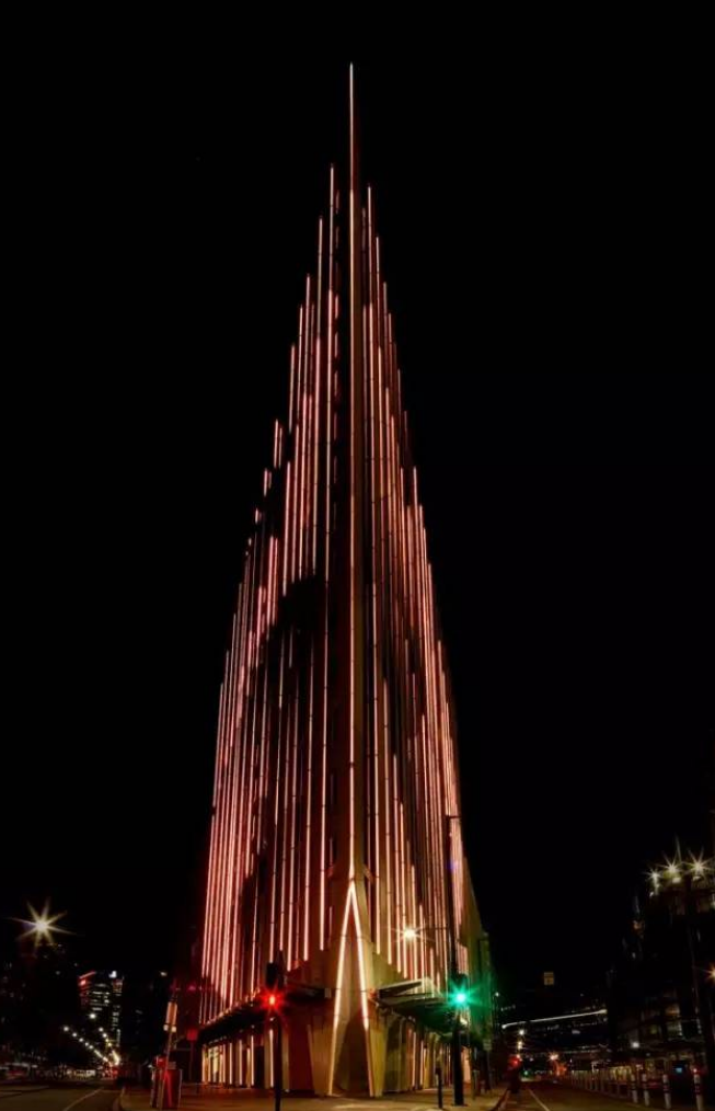 号称南半球最大的楼宇外立面照明 能实时显示天气