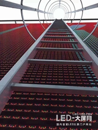 锐拓显示成功点亮香港远东金融中心