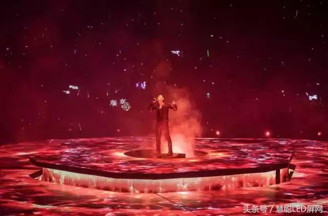 再一次被张学友演唱会舞美惊呆了!360度LED四面舞台极致震撼! 再一次被张学友演唱会舞美惊呆了!360度LED四面舞台极致震撼!