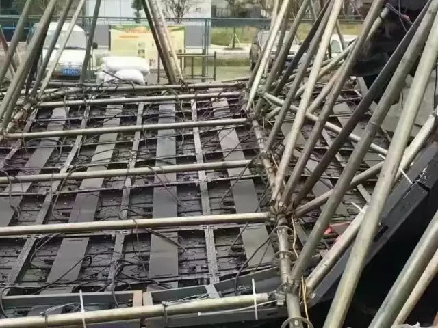 请长点心吧！又一个事故：四川广元旺苍红叶节LED舞台屏坍塌！