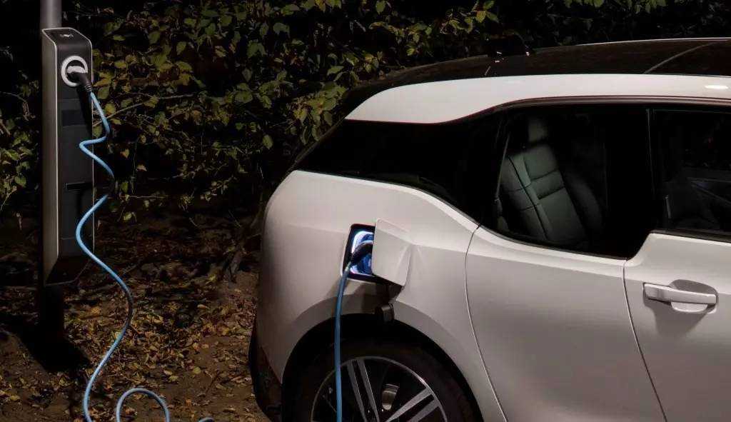 一分钟带您认识全球最先进的智能路灯 一分钟带您认识全球最先进的智能路灯