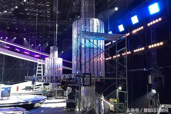 《我是歌手》第五季舞台搭建现场曝光 一场高端华丽音乐旅行即将开启！