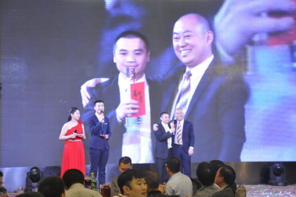 光荣与梦想 炫硕光电2016尾牙暨2017迎春晚会完美绽放！