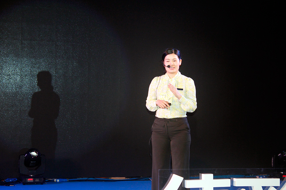 “德彩十年•二次创业” 开创LED显示屏的智简时代