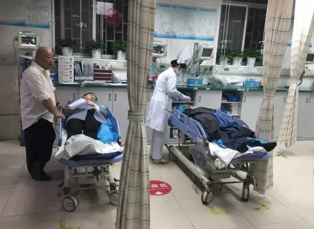 无锡一酒店婚礼舞台钢架倒塌！ 七人受伤