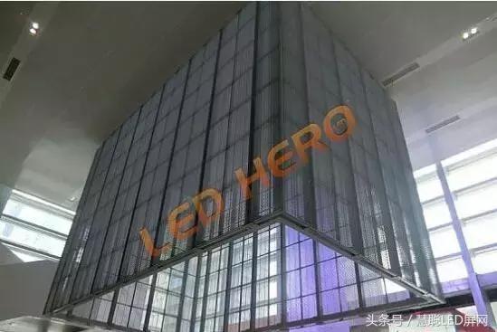 LED透明屏大步迈进商显市场!有雄起之势也有难言之隐? LED透明屏大步迈进商显市场!有雄起之势也有难言之隐?