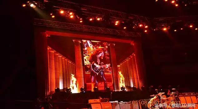 再一次被张学友演唱会舞美惊呆了!360度LED四面舞台极致震撼! 再一次被张学友演唱会舞美惊呆了!360度LED四面舞台极致震撼!