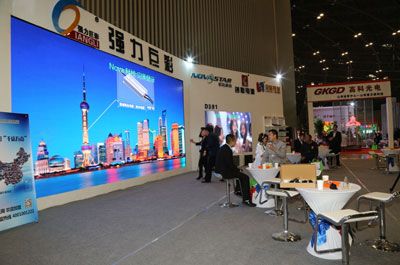 强力巨彩数十场区域展会成功刷新行业“视”界观！