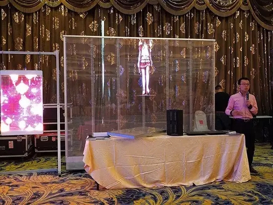 2017慧聪品牌巡展—壹品光电透明屏强势出击!