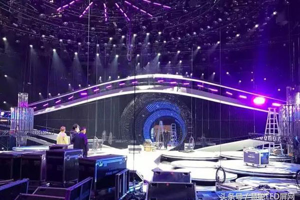 《我是歌手》第五季舞台搭建现场曝光 一场高端华丽音乐旅行即将开启！