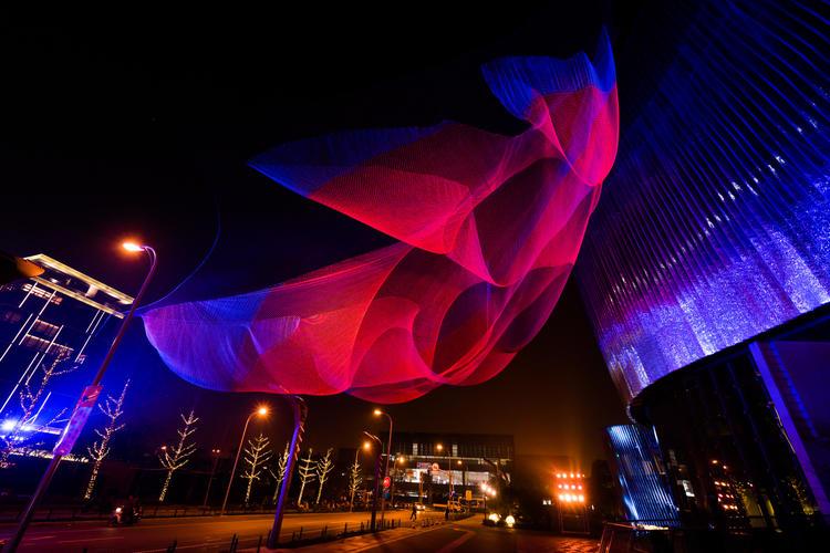 美到窒息！2017上海灯光秀成为自拍圣地！