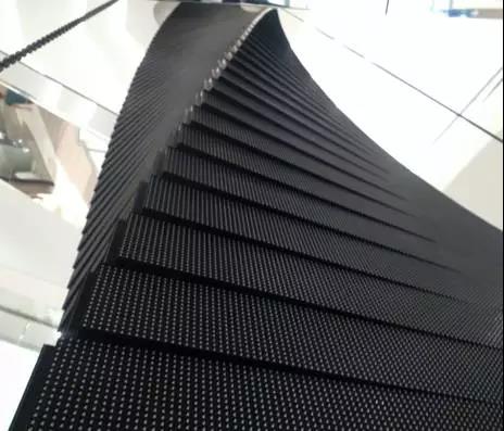 逆天!30米高的LED螺旋屏酷炫炸天!客户起初却只想挡柱子…… 逆天!30米高的LED螺旋屏酷炫炸天!客户起初却只想挡柱子……