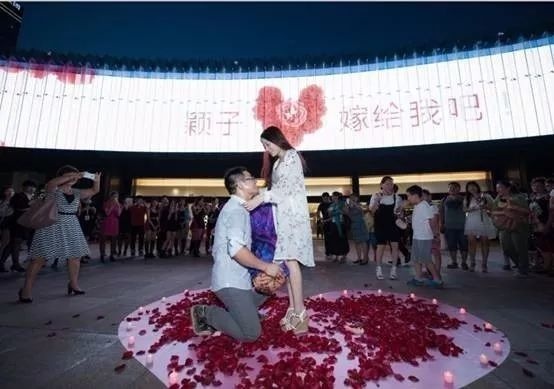 艾比森A1699的不老容颜 让深圳皇庭广场异常闪耀！