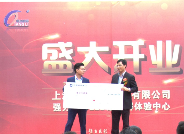 天气再冷 这家LED显示屏体验中心也照样热火朝天！