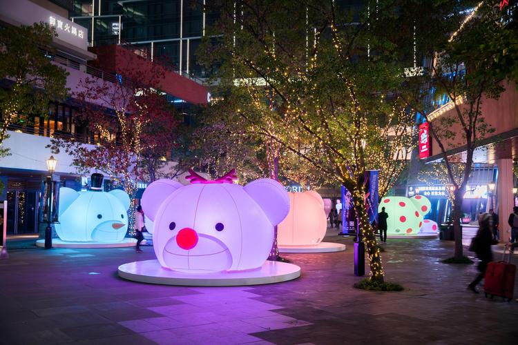 美到窒息！2017上海灯光秀成为自拍圣地！