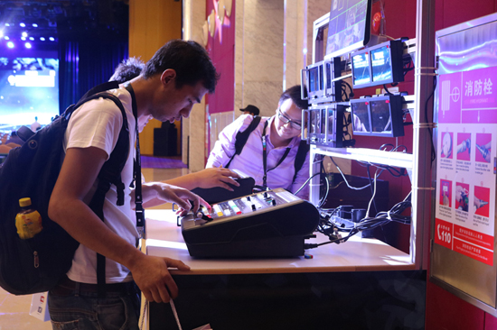 视诚科技“深蓝之蓝”2017秋季发布会圆满落幕!全新技术升级惊艳亮相! 视诚科技“深蓝之蓝”2017秋季发布会圆满落幕!全新技术升级惊艳亮相!