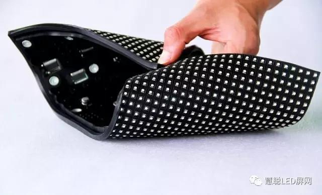 LED柔性屏为什么不火：卷折弯曲，这样的性能市场需要吗？