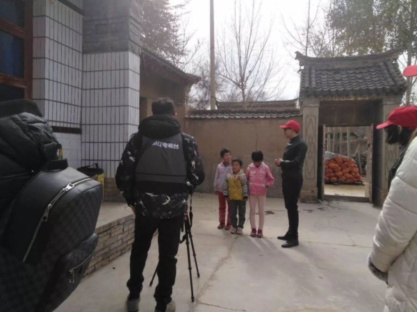 《中国梦——百家企业公益行》深圳艾比森暖心助力！